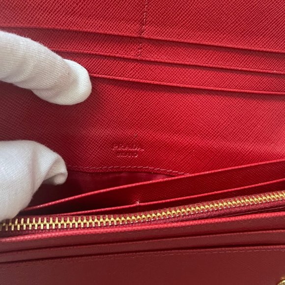 Prada - Large Saffiano Leather Wallet - Picture 6 of 8